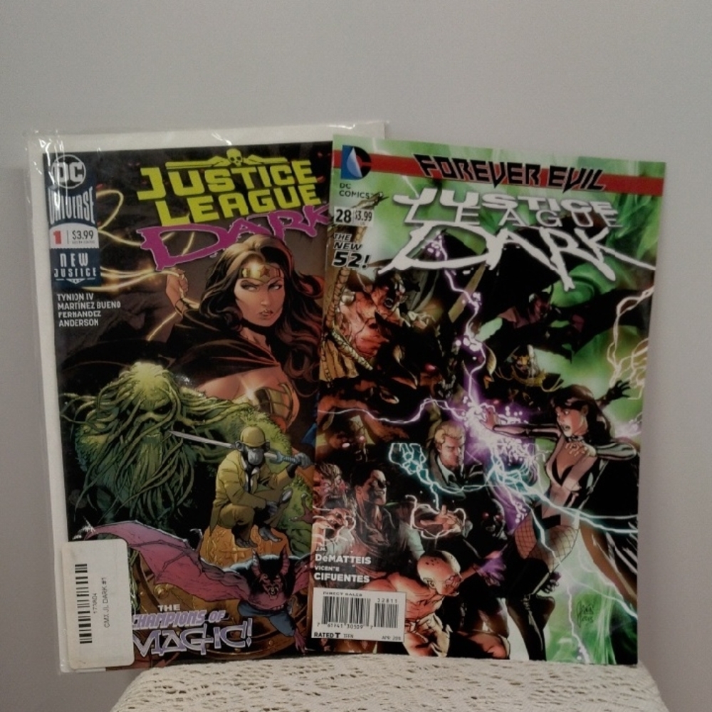 DC Comics Justice League Dark Comic Set - Multicolor